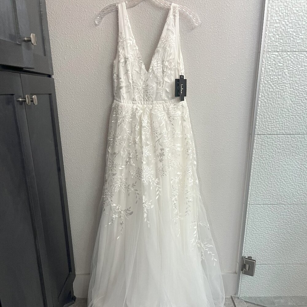 NWT Lulus White Embroidered Wedding Gown
